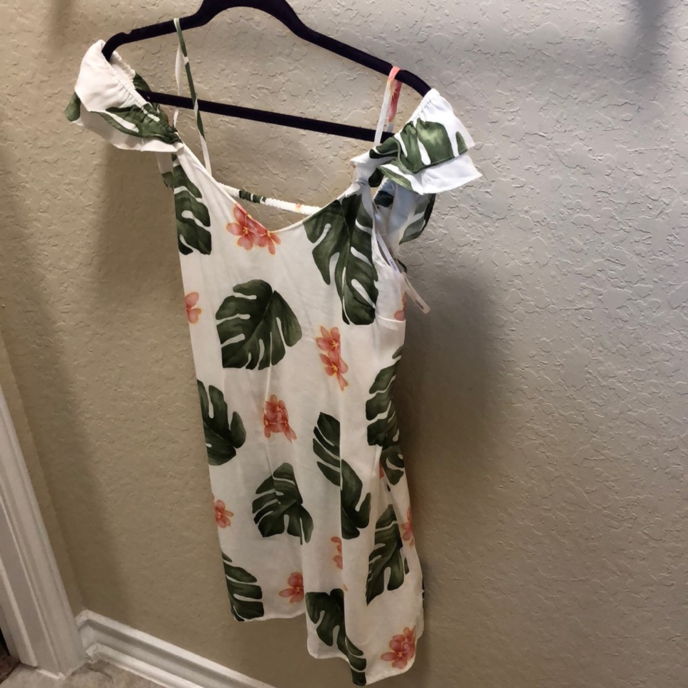 Short ivory dress new with tags NWT forever 21